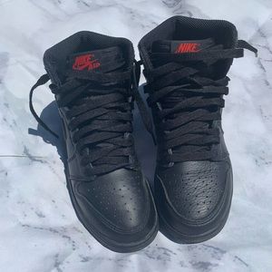 Black Air Force 1’s